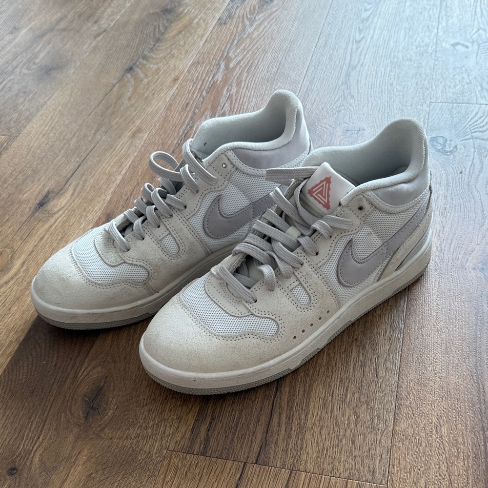 Nike Mac Attack SP
Social Status Silver Linings Sz 7.5 (WMN 9)